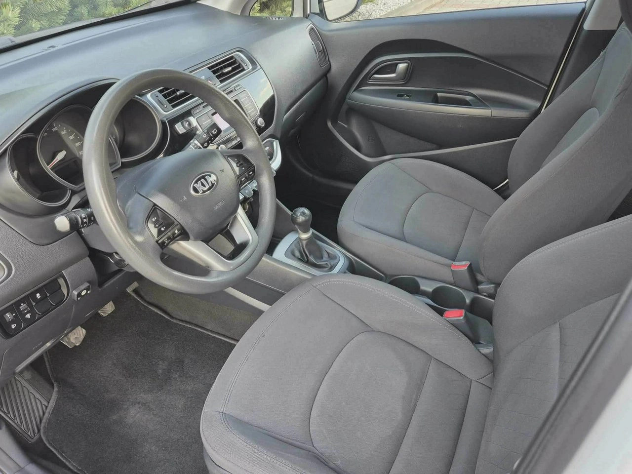 Kia Rio - Zdjęcie 9