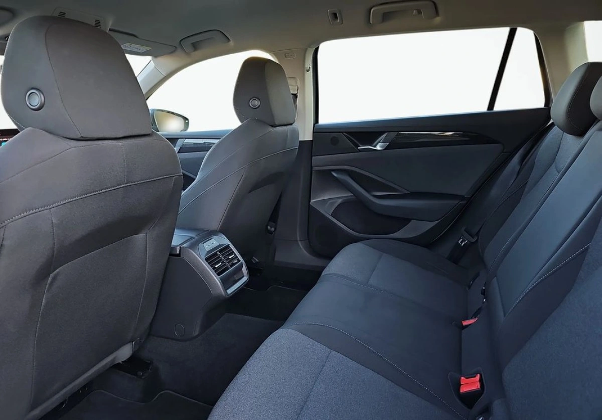 Volkswagen Passat Variant - Zdjęcie 13