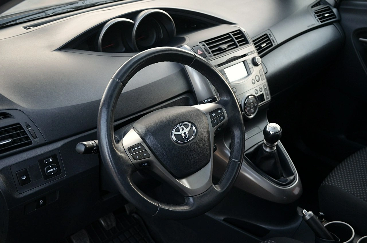 Toyota Verso - Zdjęcie 10