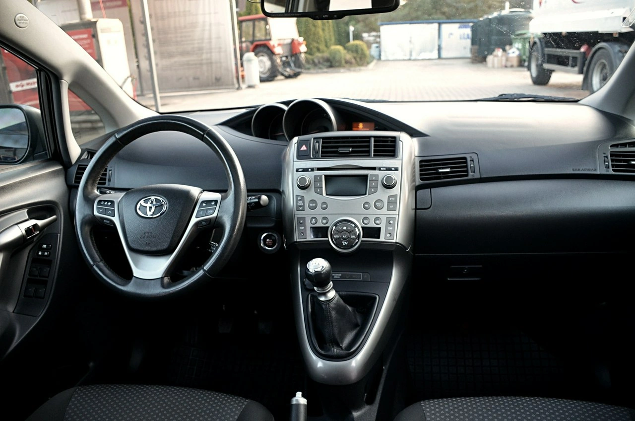Toyota Verso - Zdjęcie 16