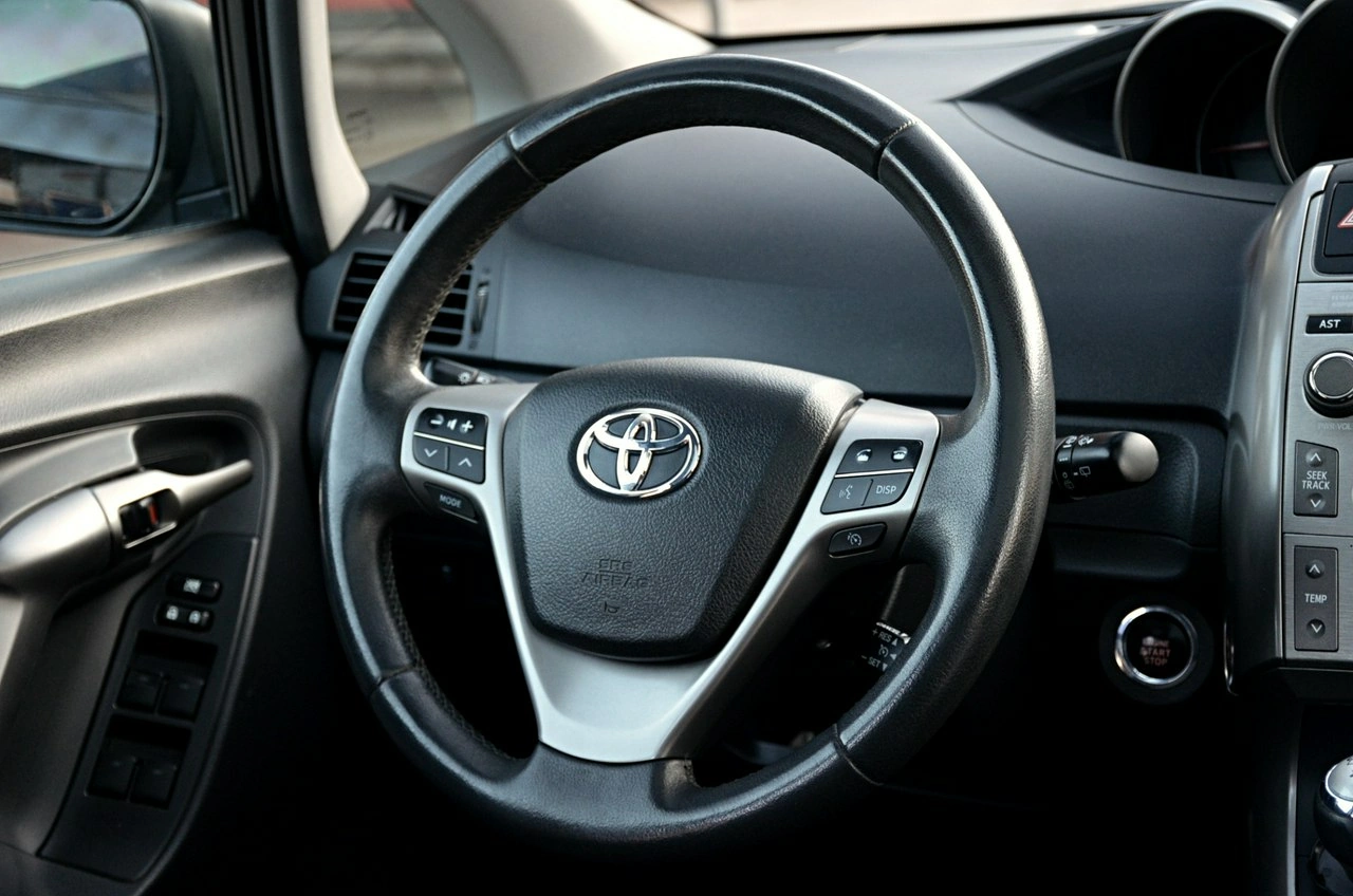 Toyota Verso - Zdjęcie 17