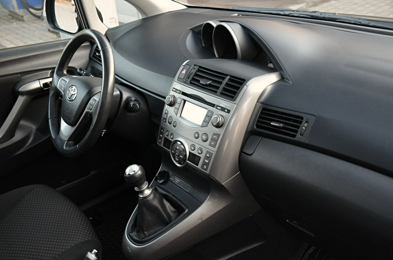 Toyota Verso - Zdjęcie 20