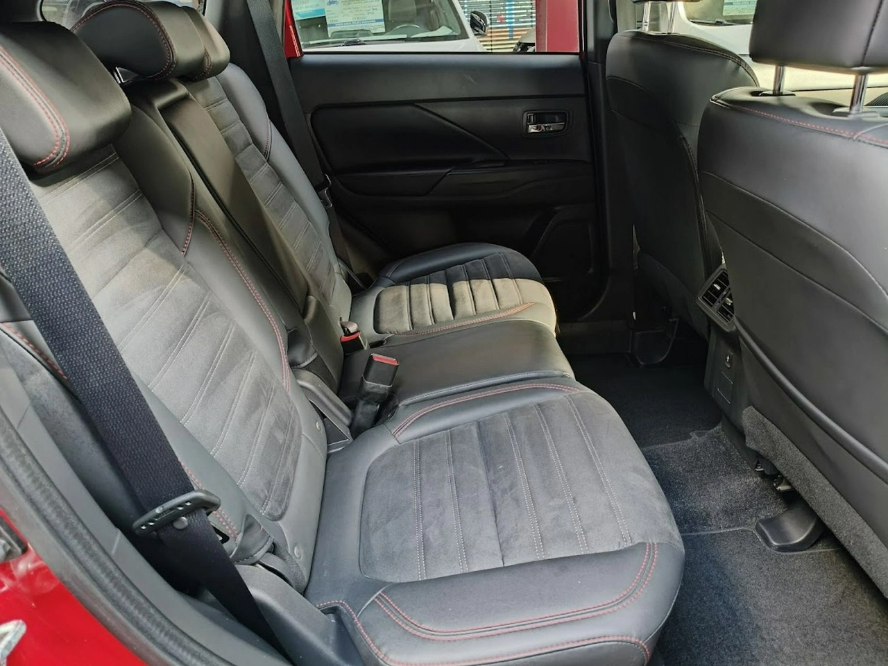 Mitsubishi Outlander - Zdjęcie 17