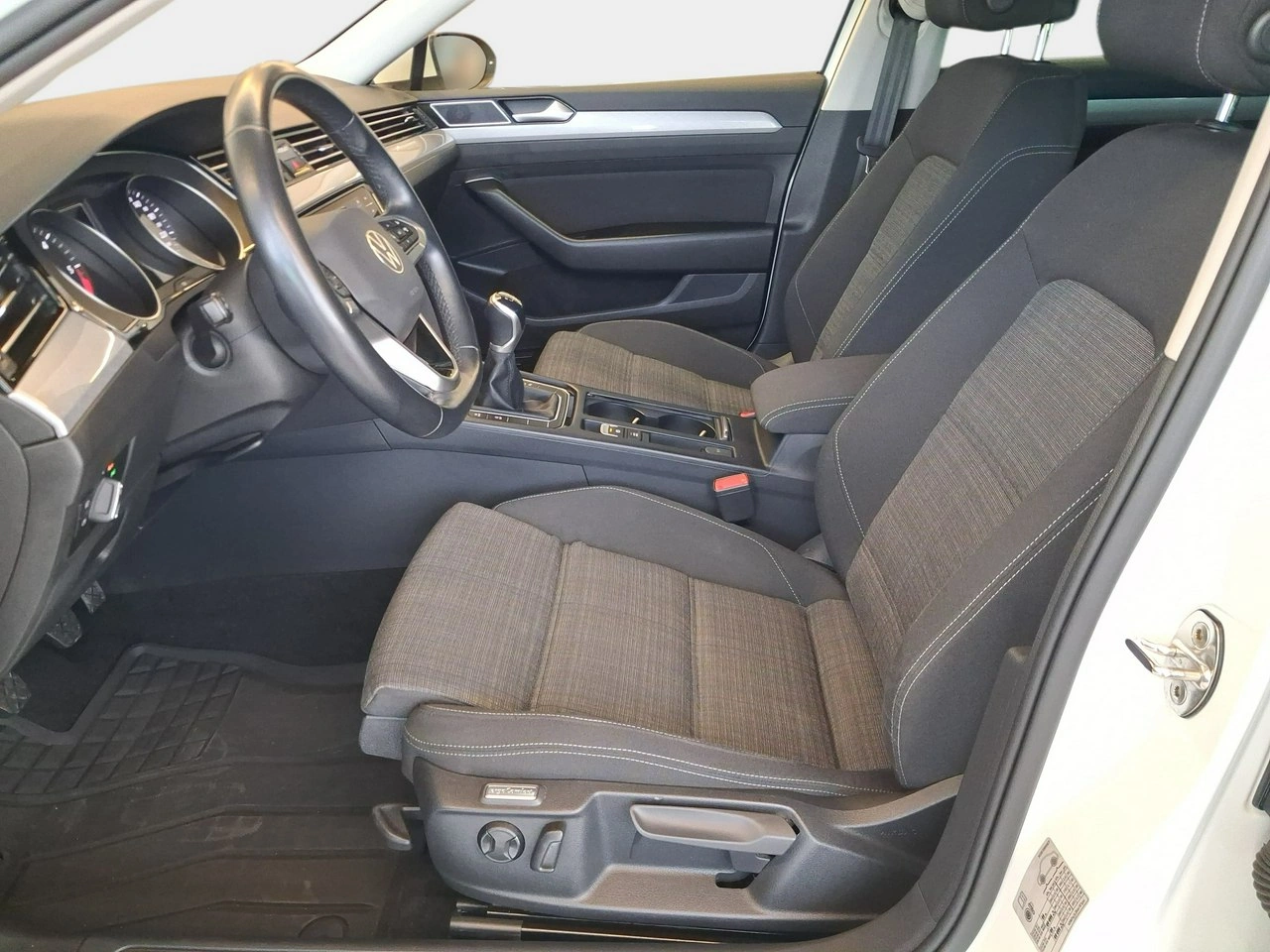 Volkswagen Passat Variant - Zdjęcie 8