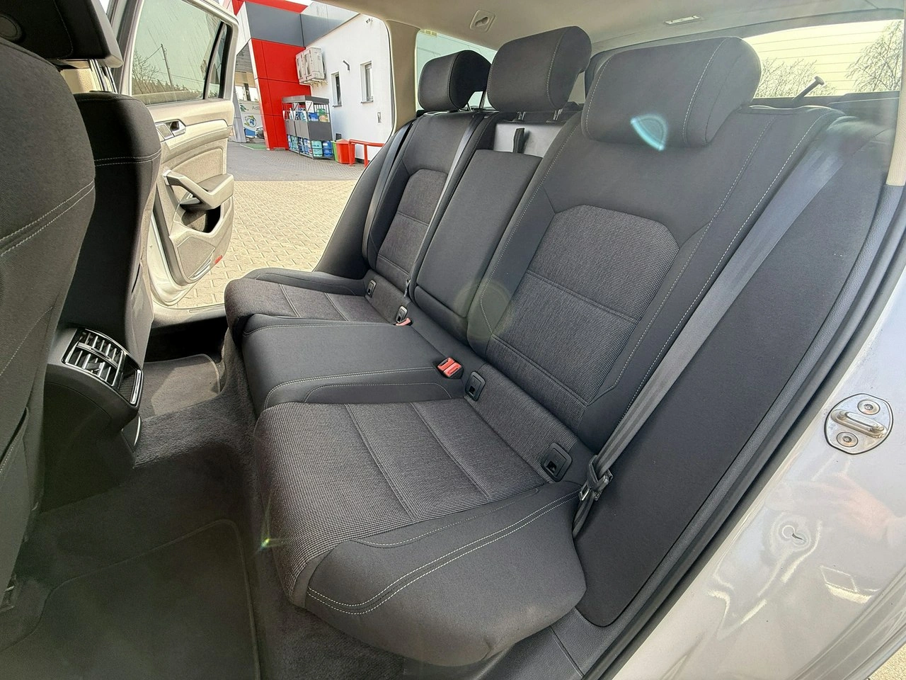 Volkswagen Passat - Zdjęcie 25