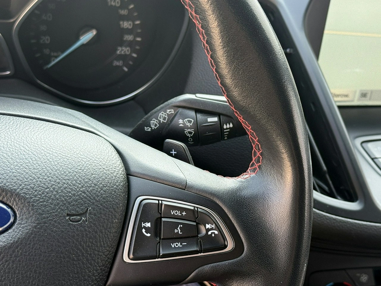 Ford Kuga - Zdjęcie 8