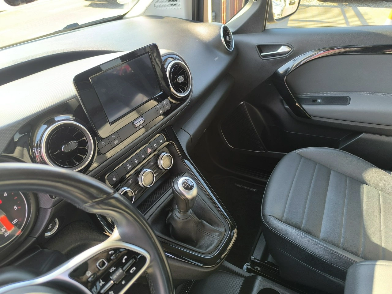 Mercedes T 180 d - Zdjęcie 14