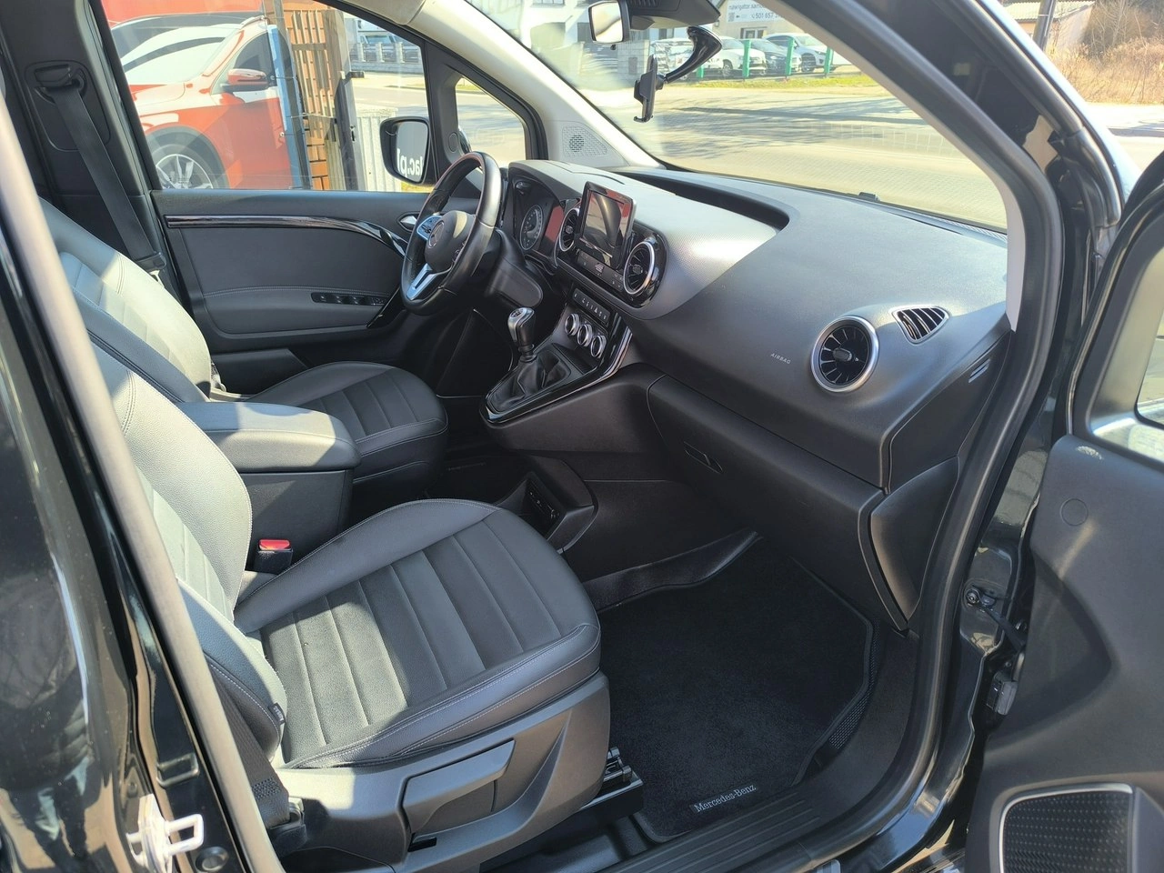 Mercedes T 180 d - Zdjęcie 24