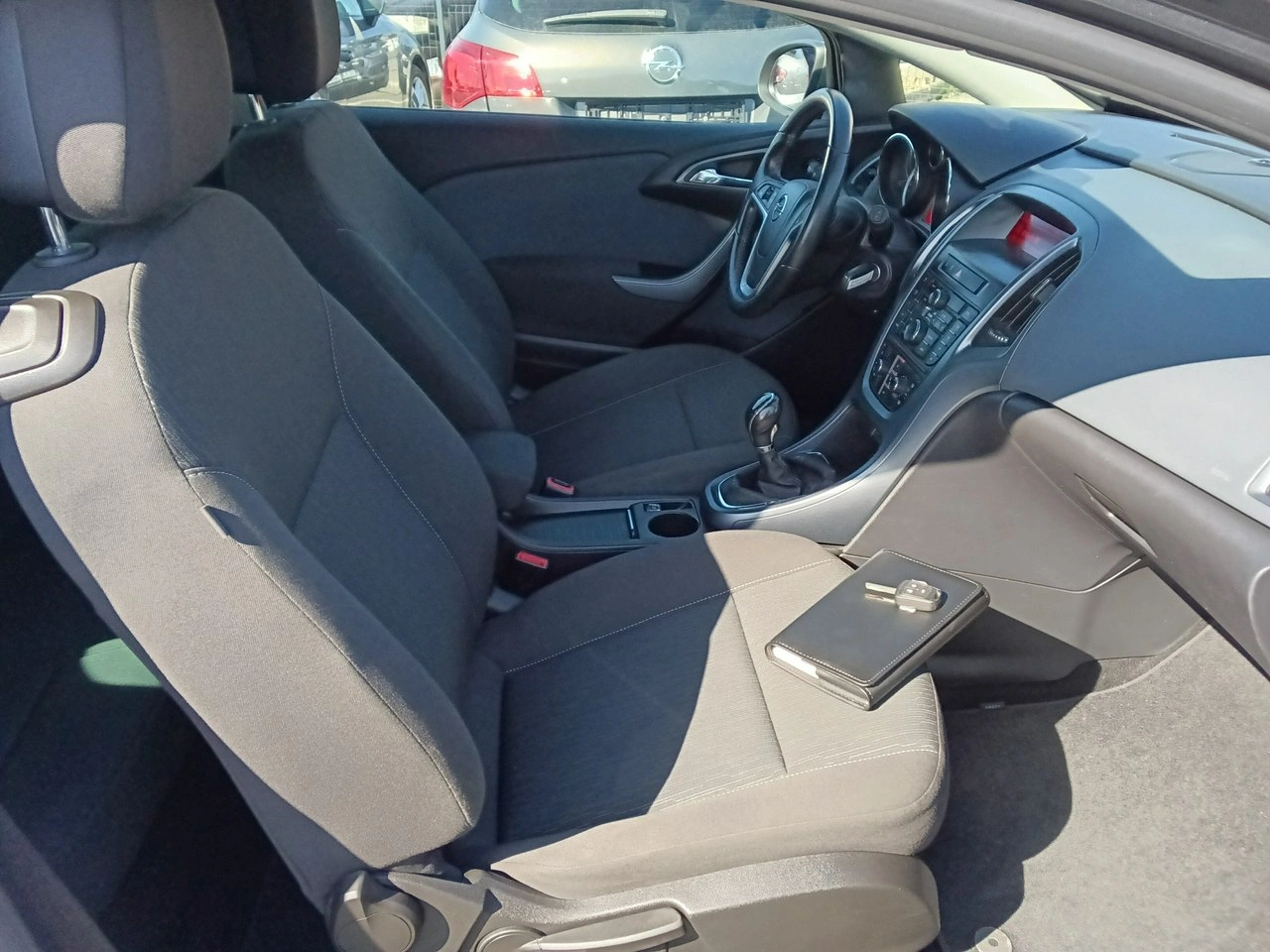 Opel Astra GTC - Zdjęcie 11