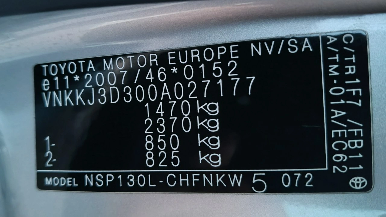 Toyota Yaris - Zdjęcie 14