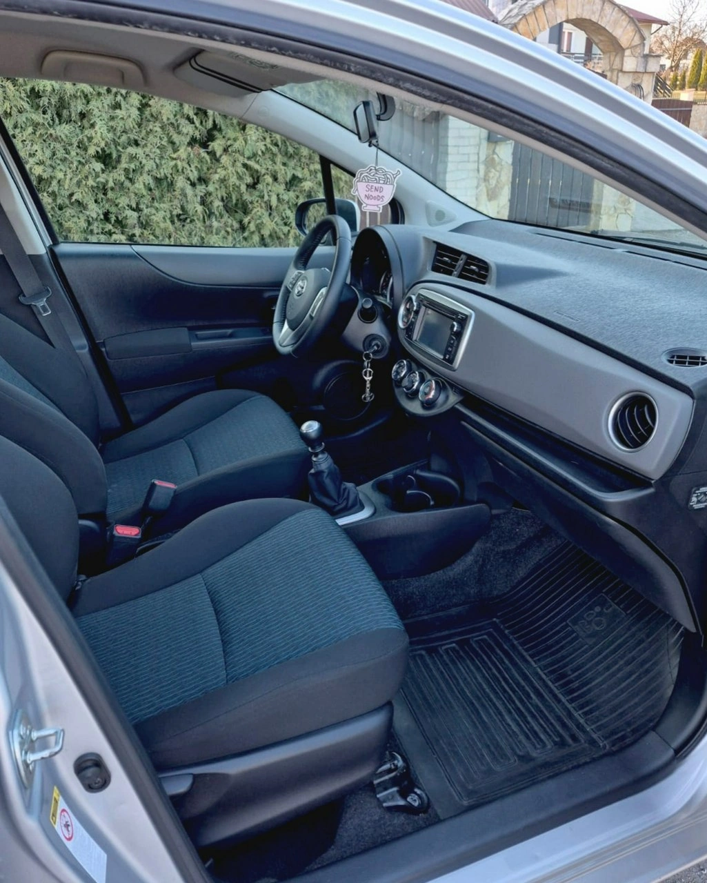 Toyota Yaris - Zdjęcie 17