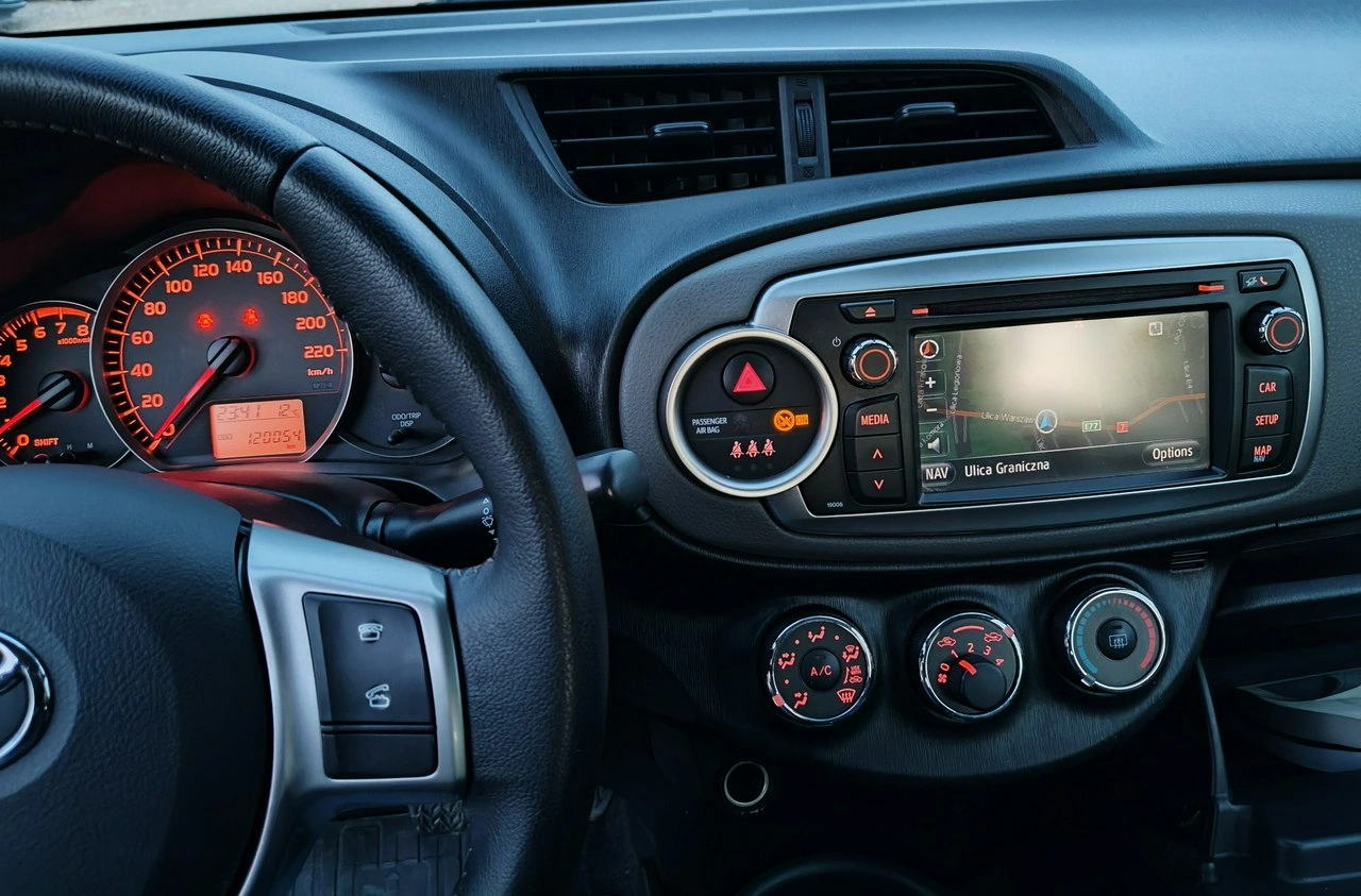 Toyota Yaris - Zdjęcie 3