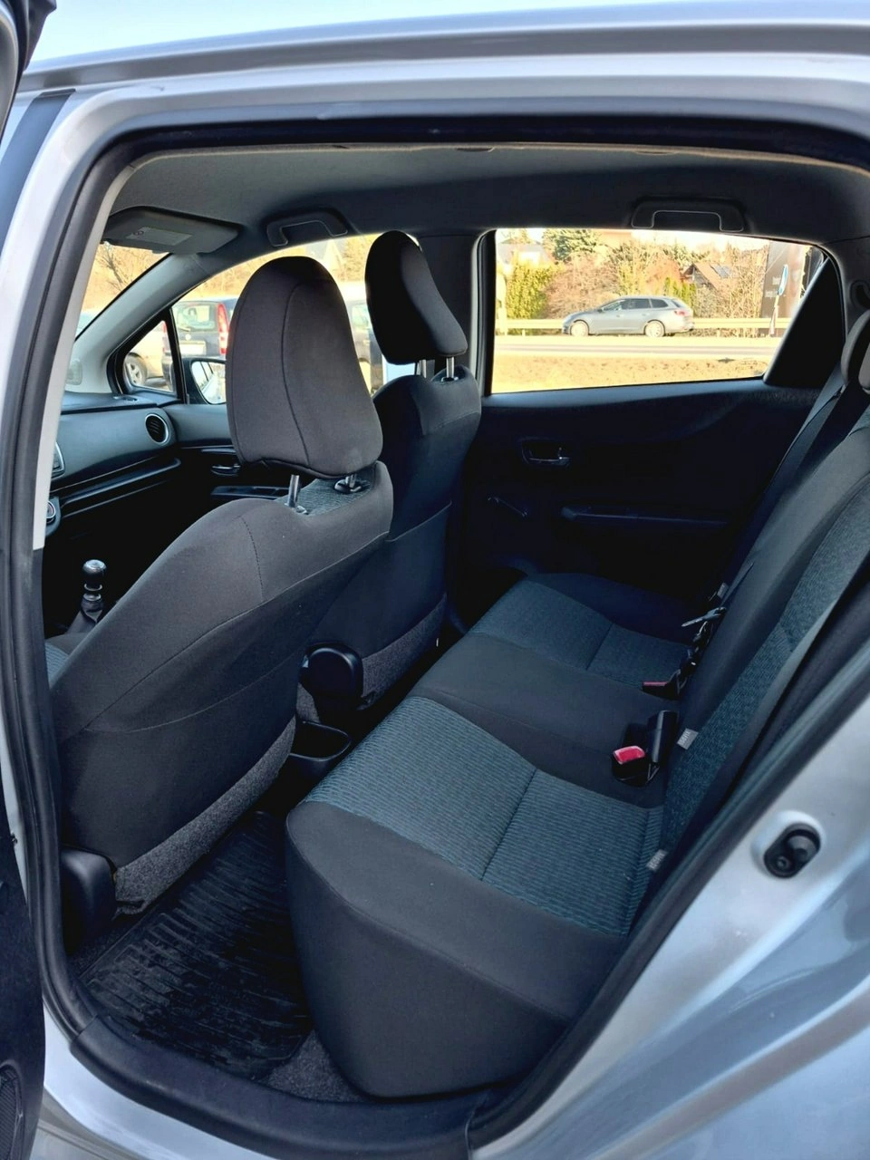 Toyota Yaris - Zdjęcie 8