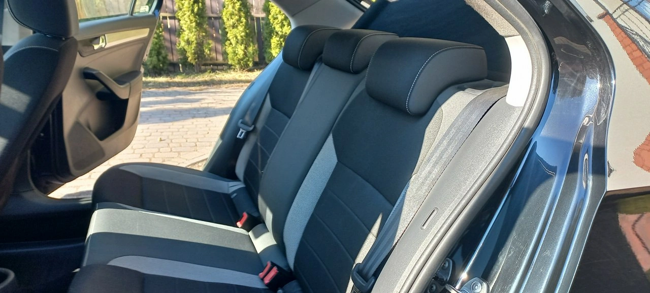 Skoda RAPID - Zdjęcie 12