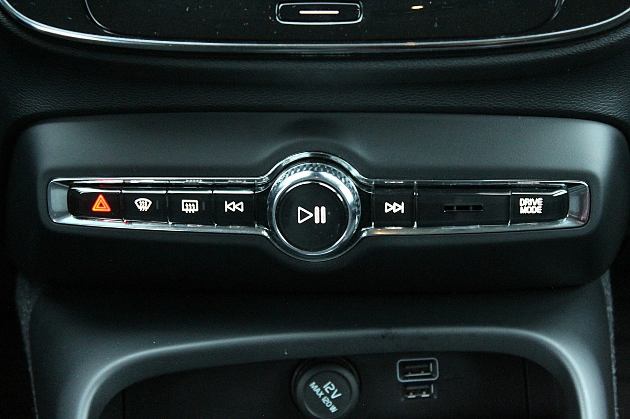 Volvo XC 40 - Zdjęcie 19