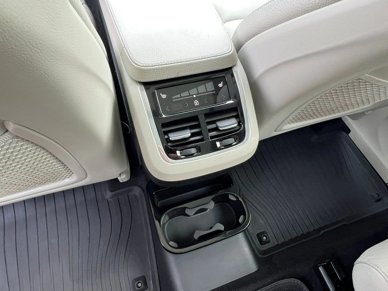 Volvo XC 90 - Zdjęcie 18