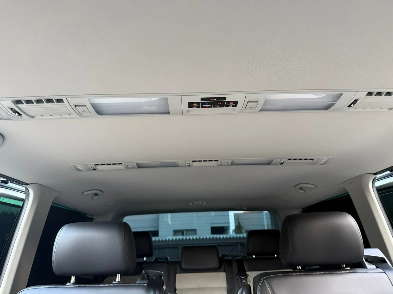 Volkswagen Multivan - Zdjęcie 12