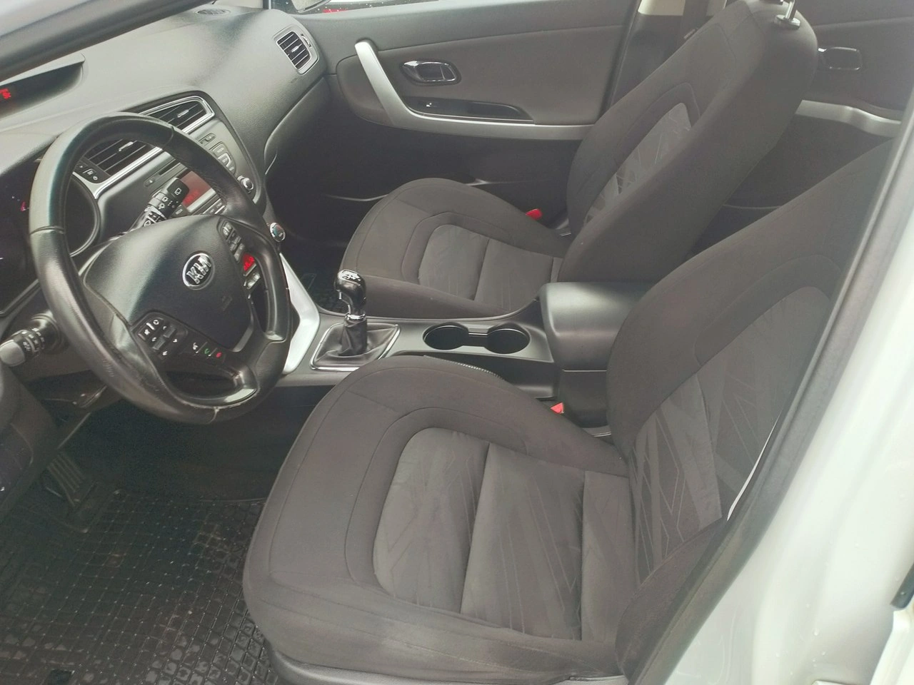 Kia Ceed - Zdjęcie 9