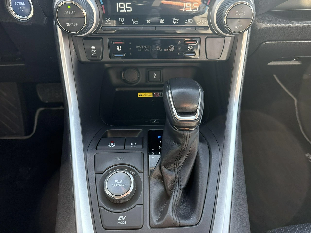 Toyota RAV-4 - Zdjęcie 25