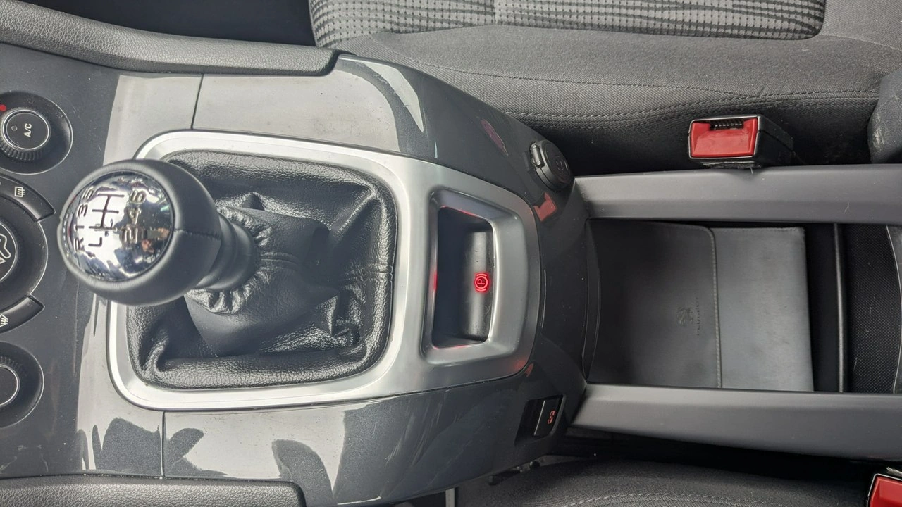 Peugeot 5008 - Zdjęcie 25