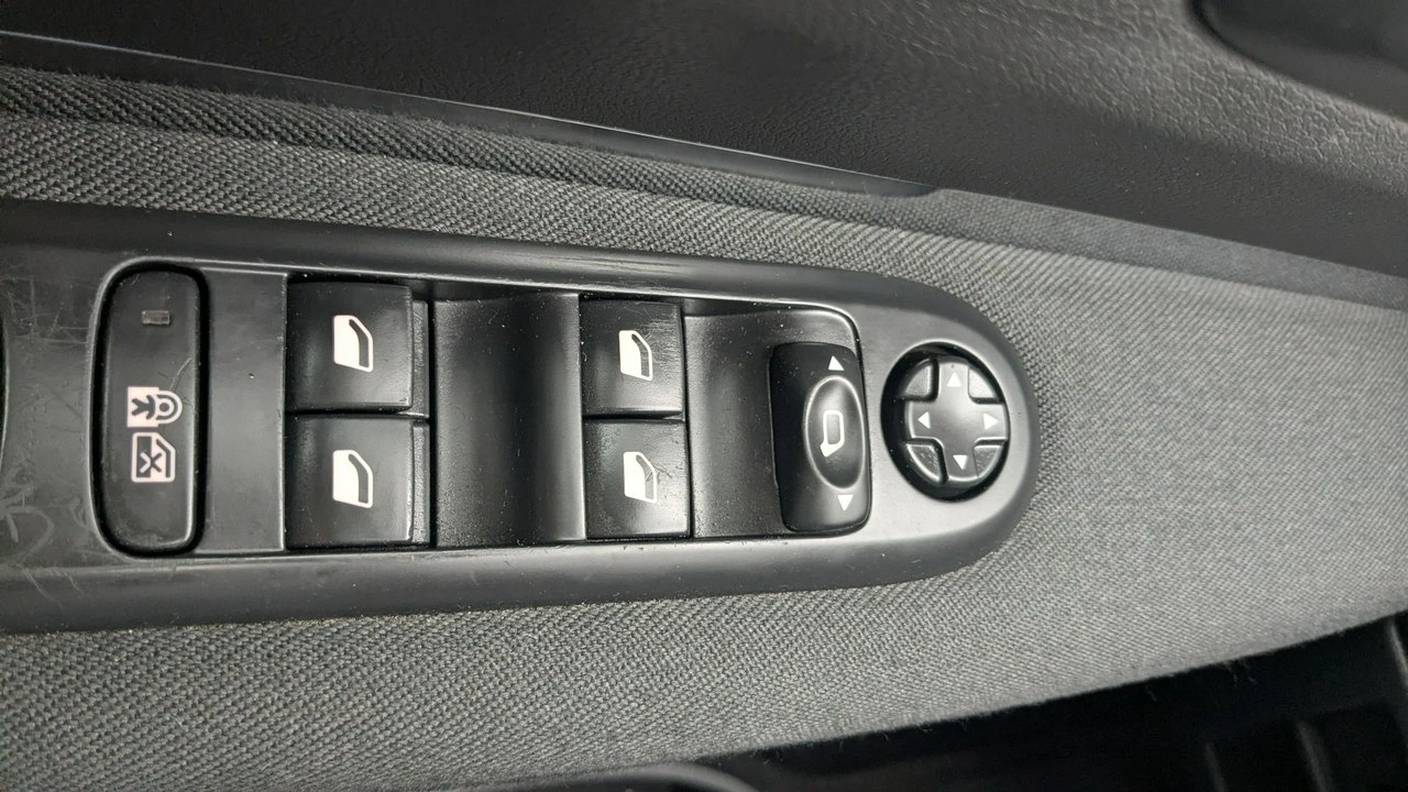 Peugeot 5008 - Zdjęcie 29