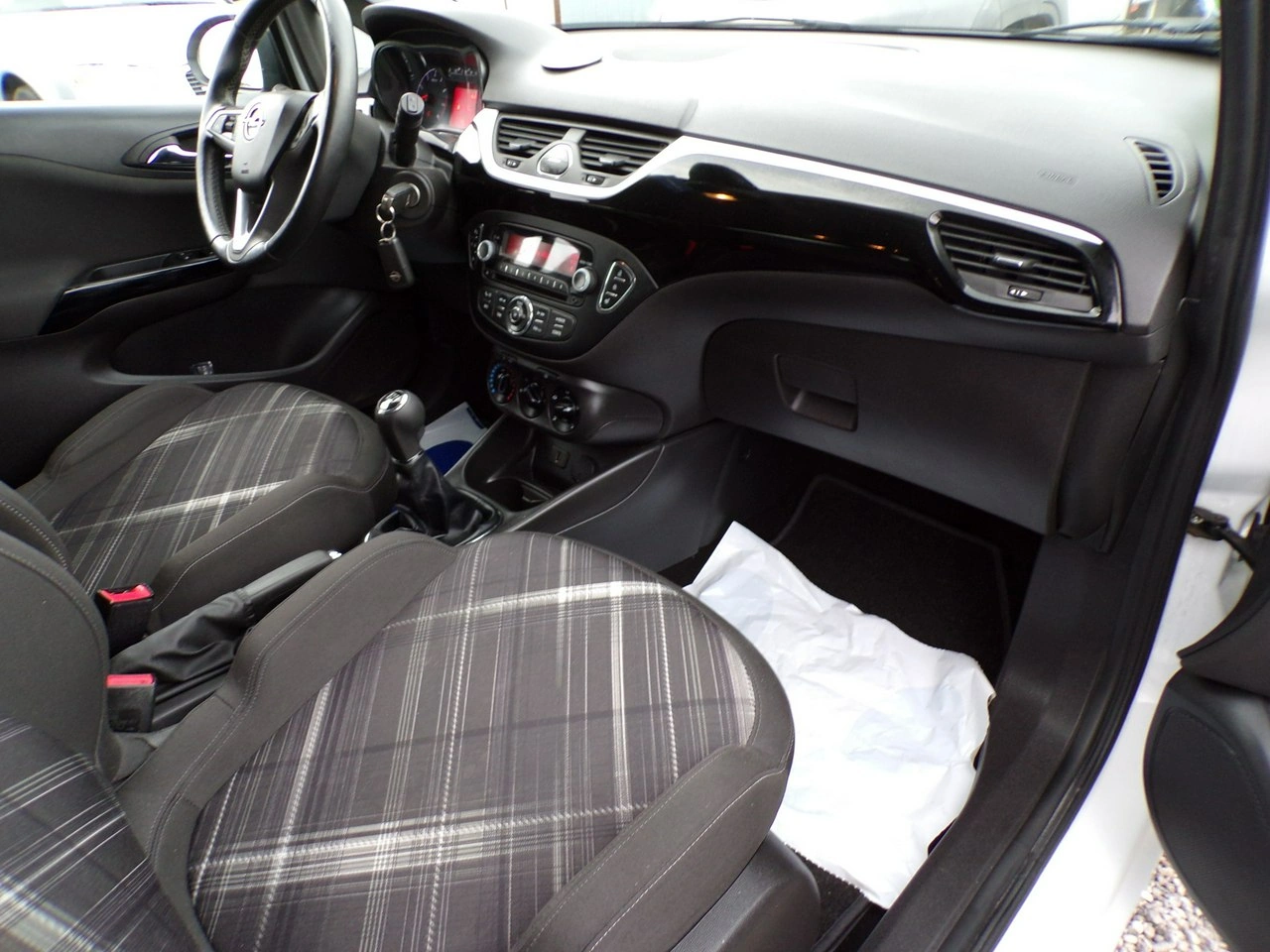 Opel Corsa - Zdjęcie 25