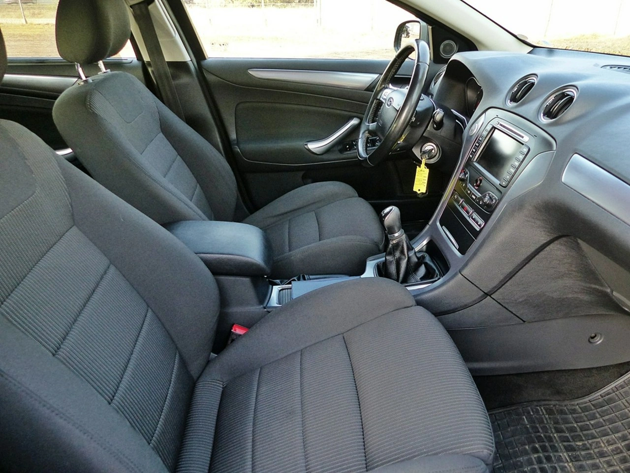 Ford Mondeo - Zdjęcie 25