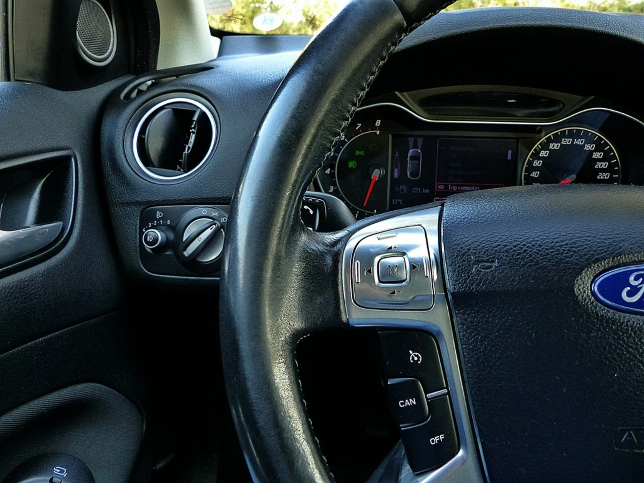 Ford Mondeo - Zdjęcie 30