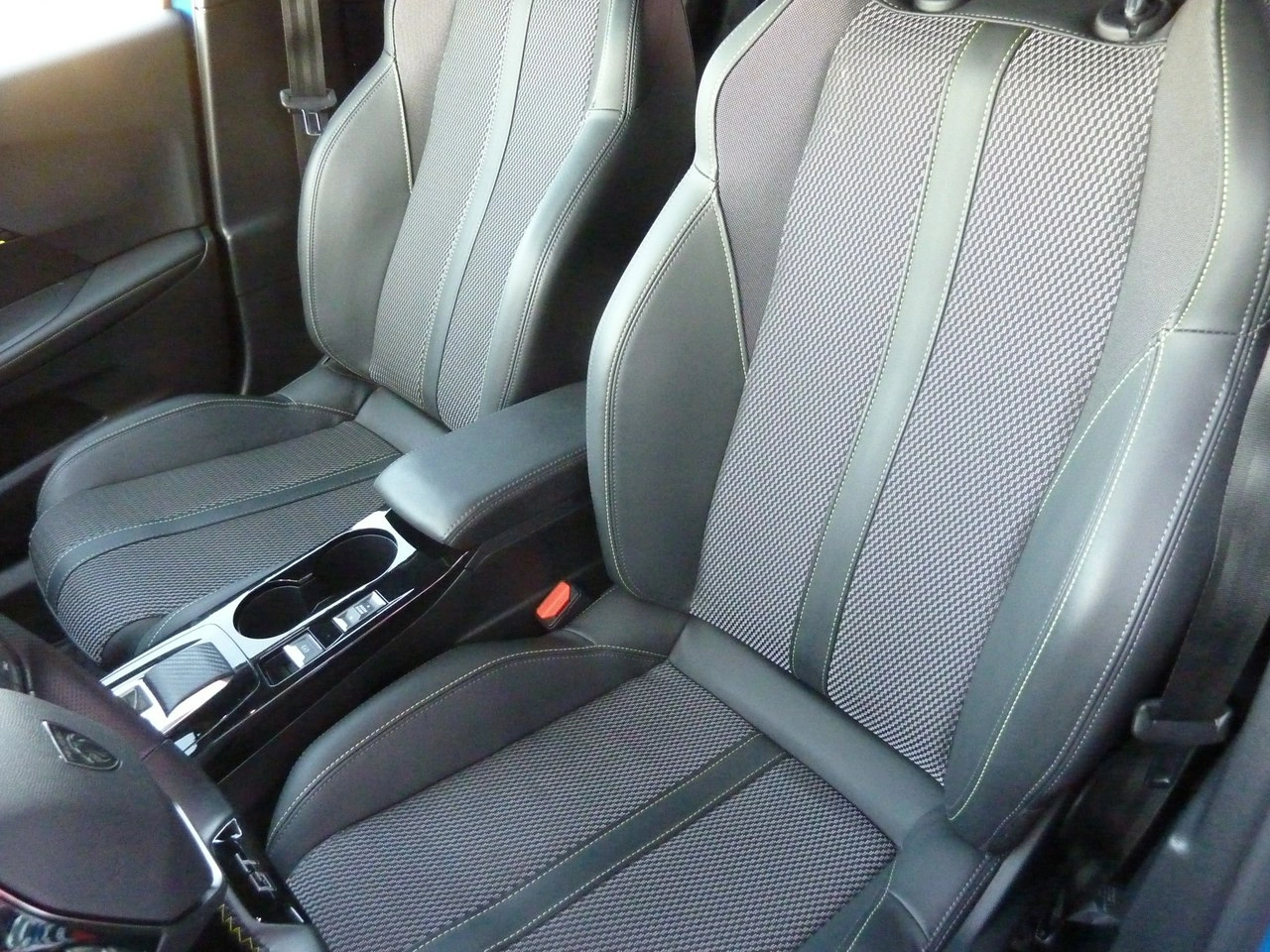 Peugeot 2008 - Zdjęcie 10