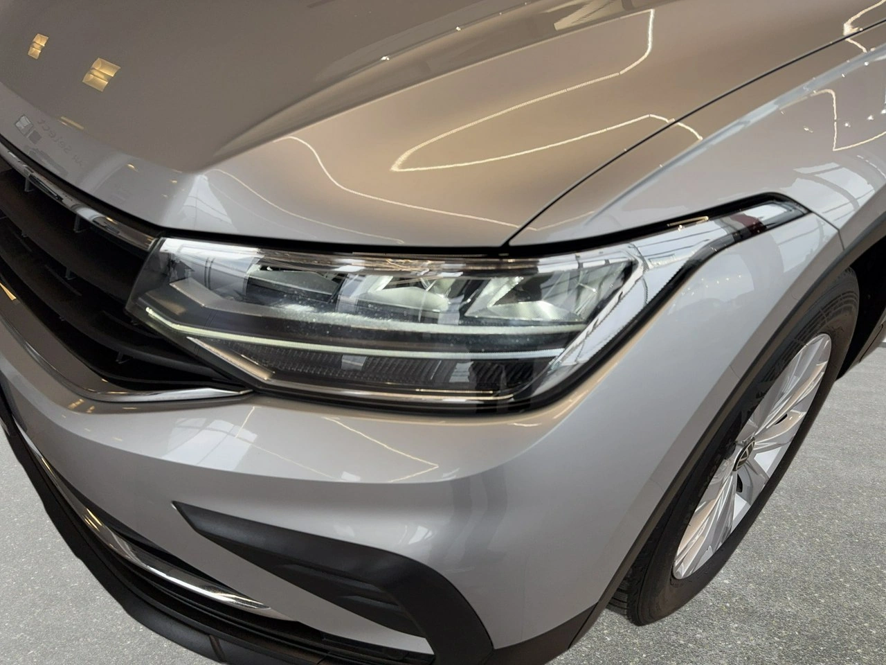 Volkswagen Tiguan - Zdjęcie 8