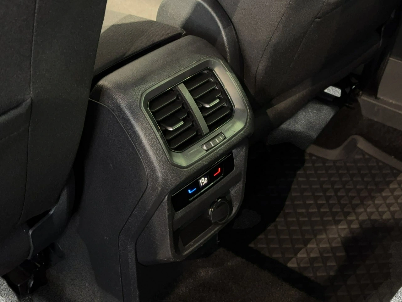 Volkswagen Tiguan - Zdjęcie 13