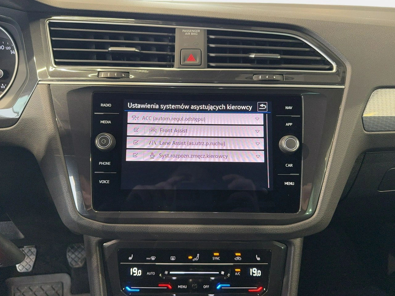 Volkswagen Tiguan - Zdjęcie 21