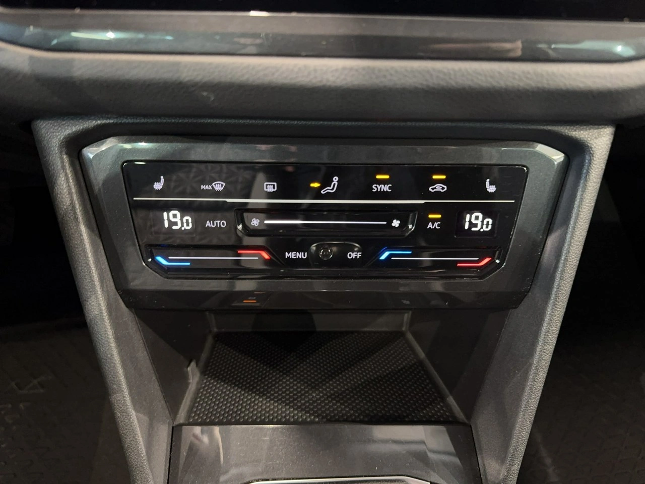 Volkswagen Tiguan - Zdjęcie 24