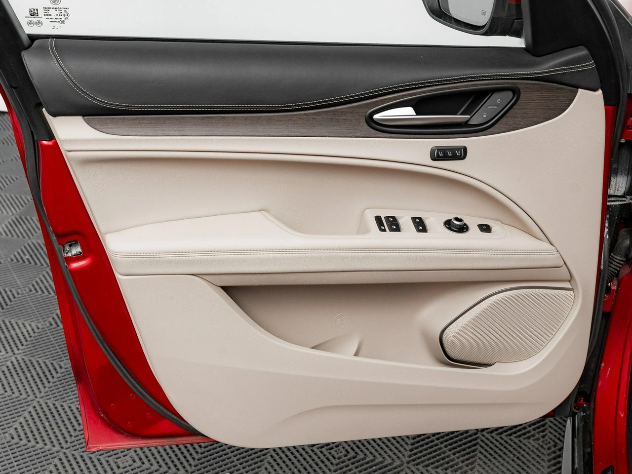 Alfa Romeo Stelvio - Zdjęcie 11