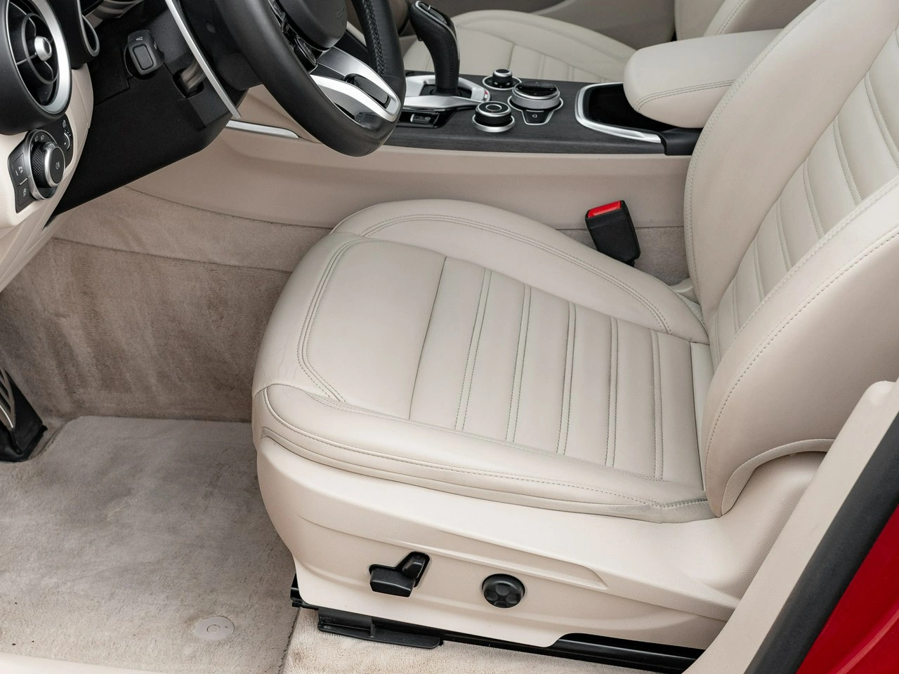 Alfa Romeo Stelvio - Zdjęcie 12