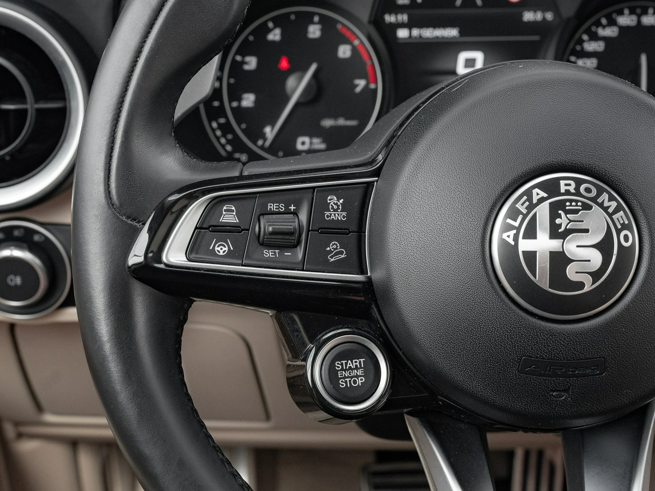 Alfa Romeo Stelvio - Zdjęcie 16