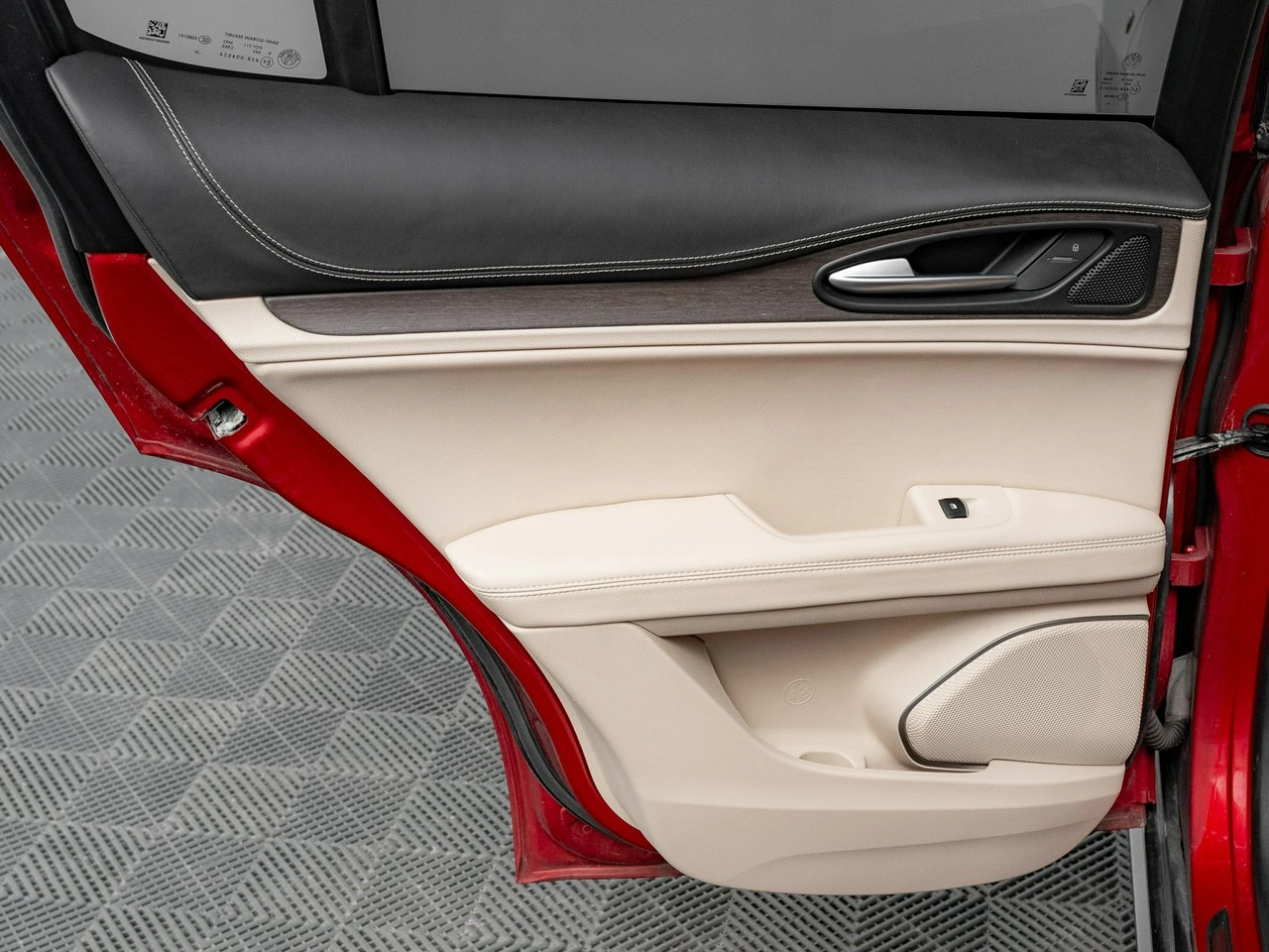 Alfa Romeo Stelvio - Zdjęcie 22