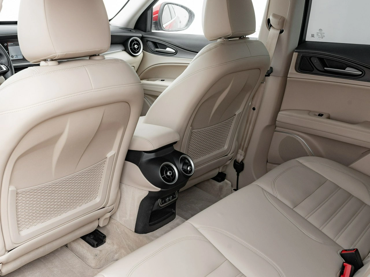 Alfa Romeo Stelvio - Zdjęcie 23