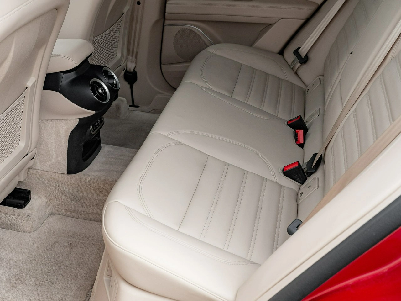 Alfa Romeo Stelvio - Zdjęcie 24