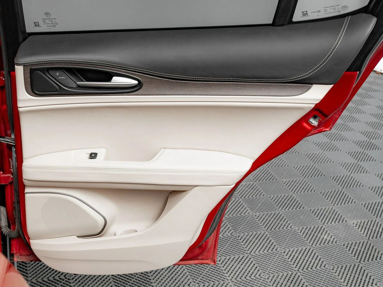 Alfa Romeo Stelvio - Zdjęcie 28