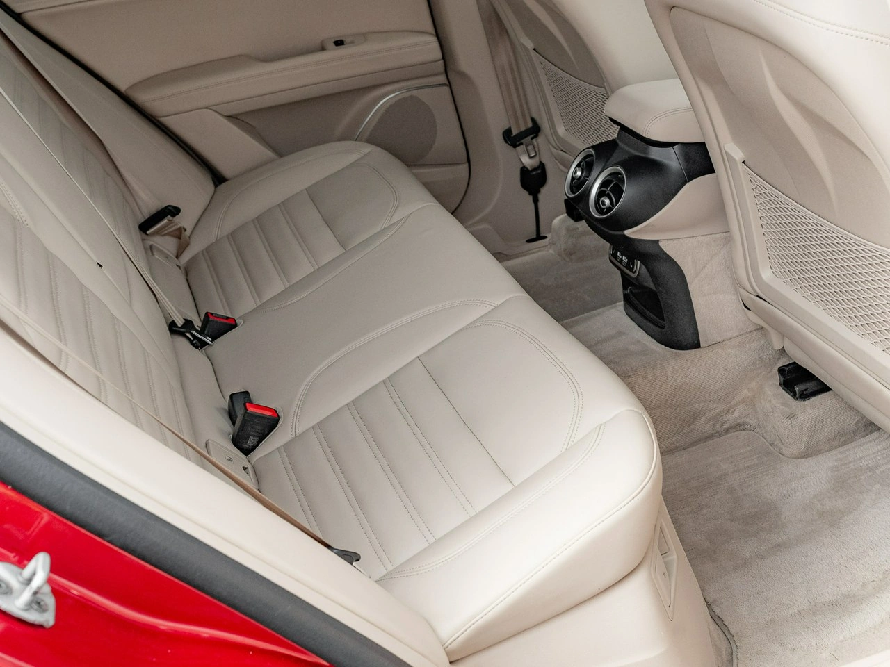 Alfa Romeo Stelvio - Zdjęcie 29