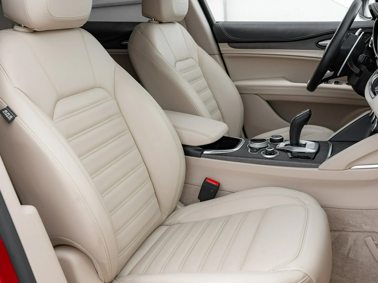 Alfa Romeo Stelvio - Zdjęcie 32