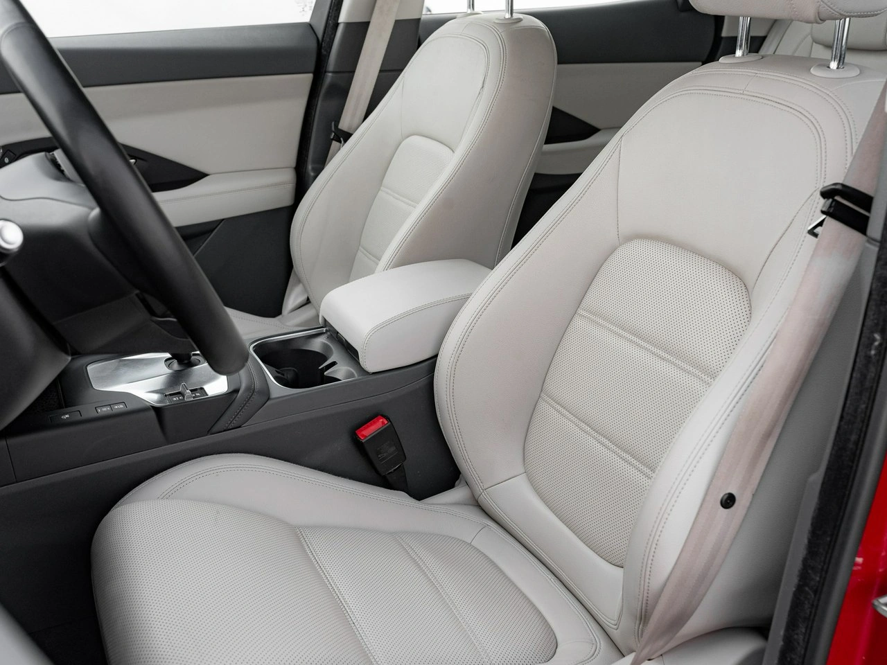 Jaguar E-Pace - Zdjęcie 13