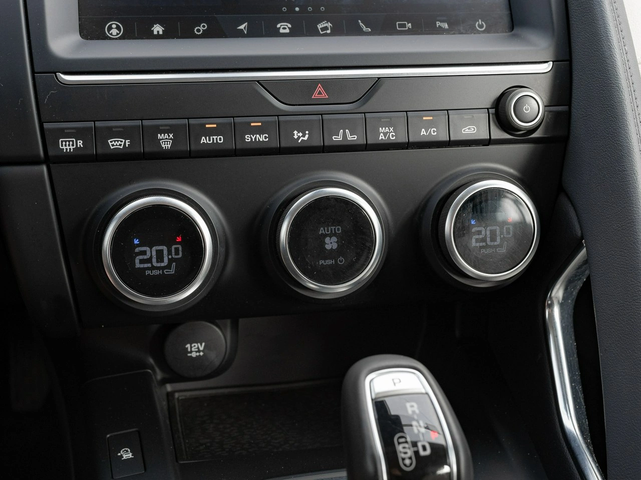 Jaguar E-Pace - Zdjęcie 17