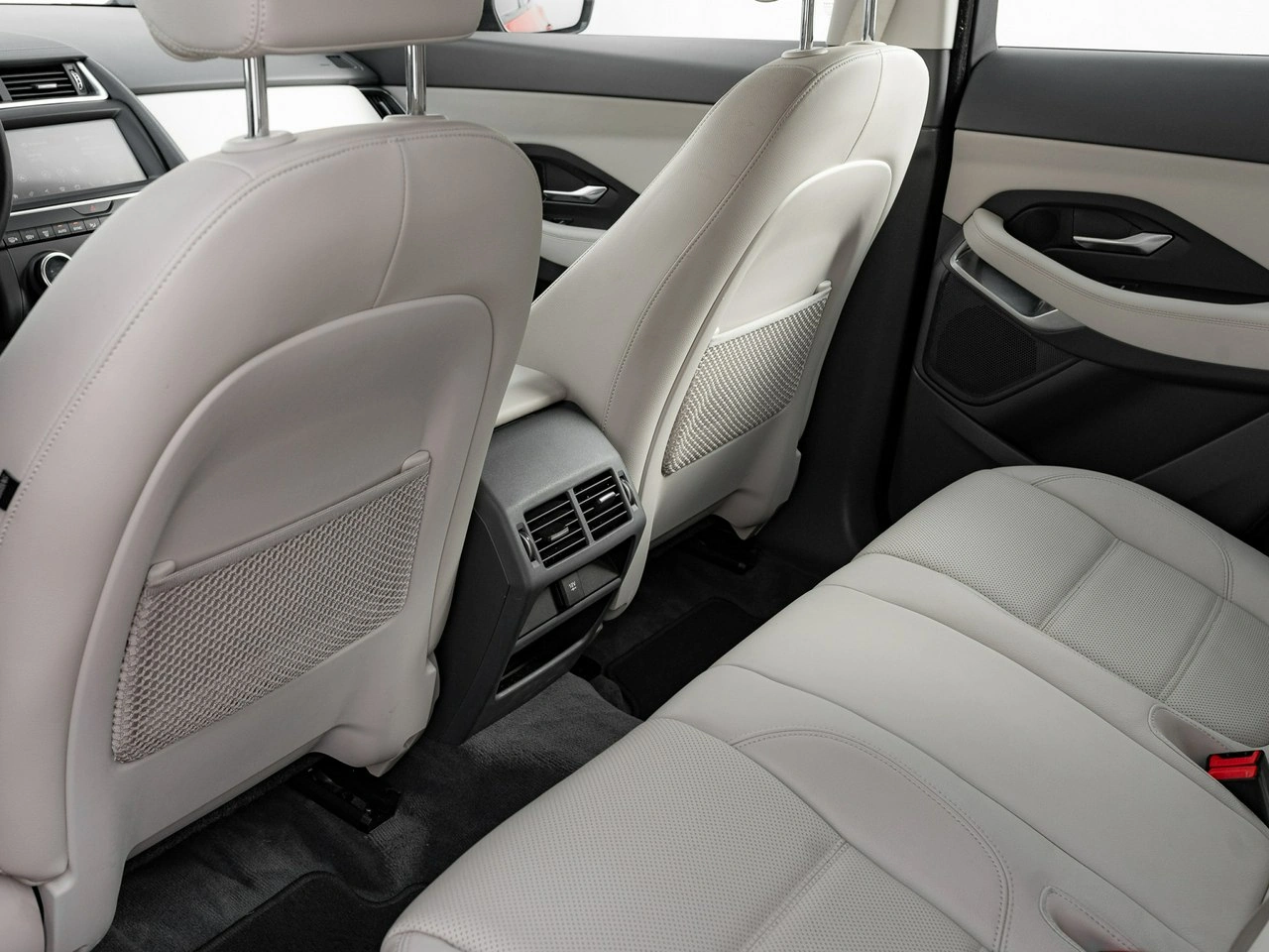 Jaguar E-Pace - Zdjęcie 21