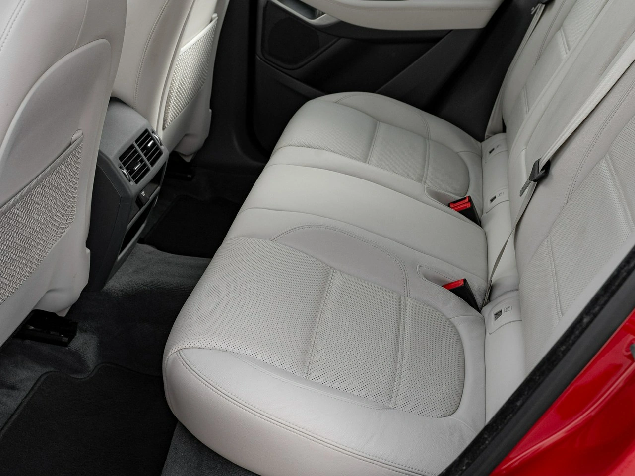 Jaguar E-Pace - Zdjęcie 22