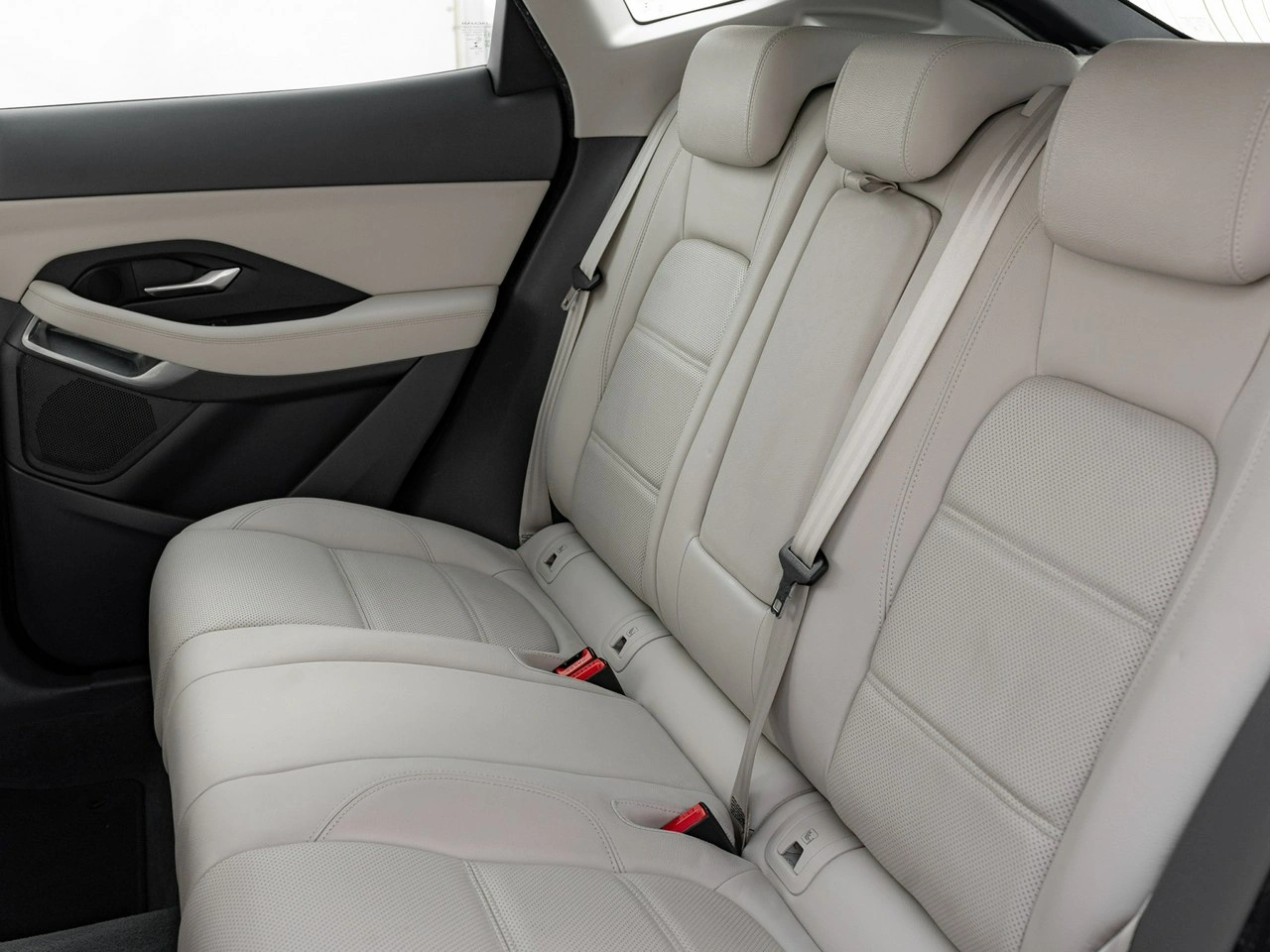 Jaguar E-Pace - Zdjęcie 23