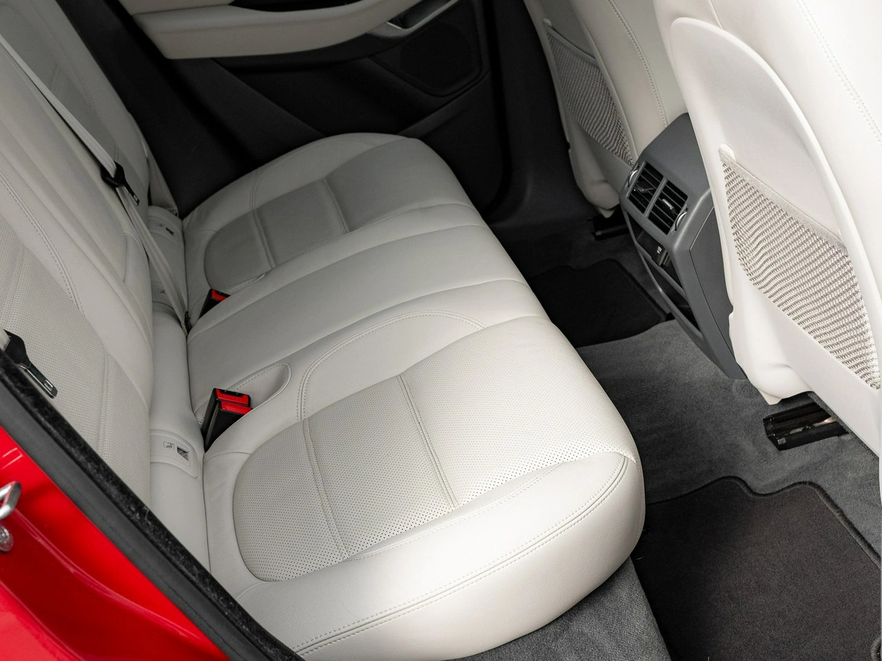 Jaguar E-Pace - Zdjęcie 27