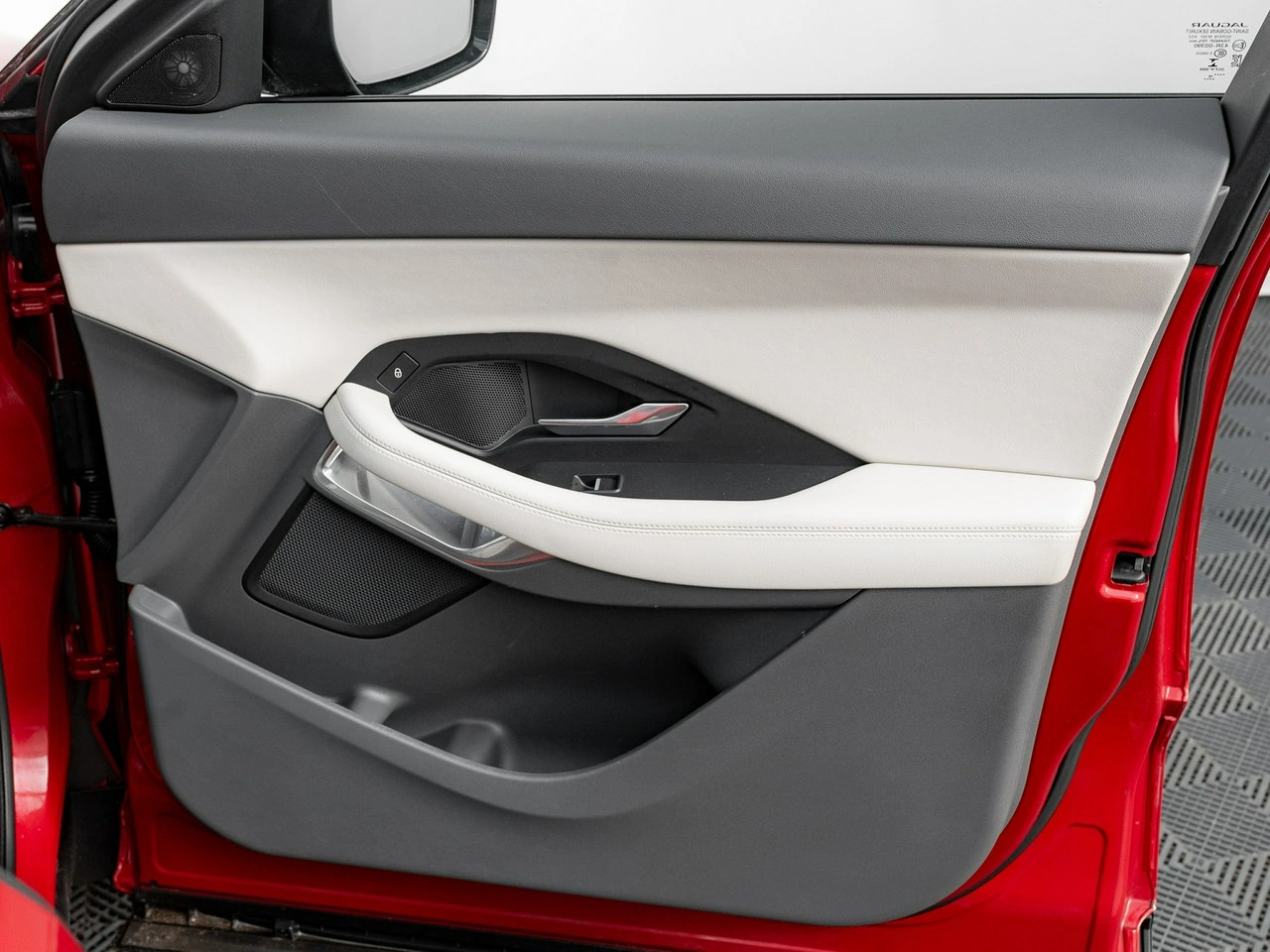 Jaguar E-Pace - Zdjęcie 28