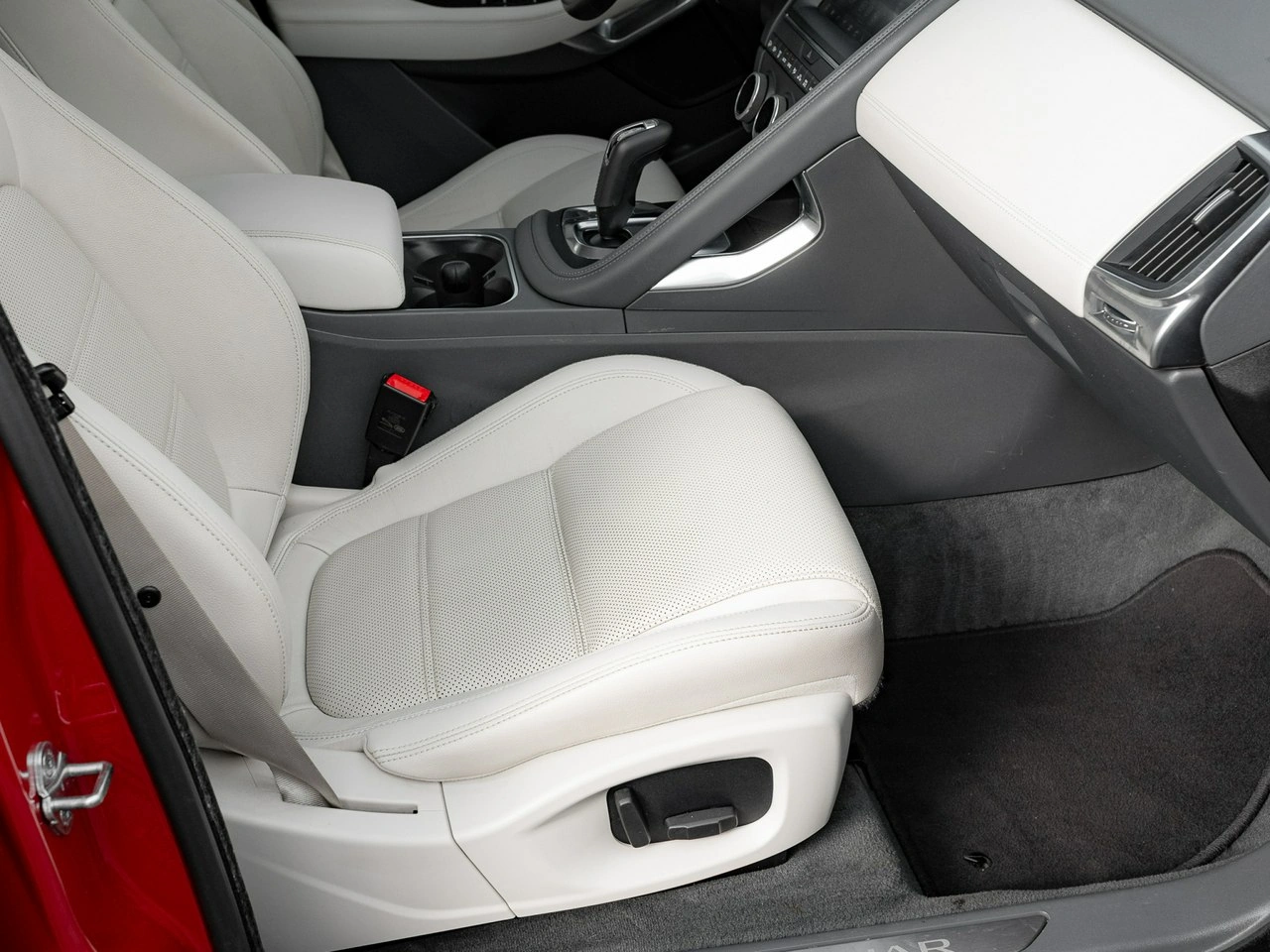 Jaguar E-Pace - Zdjęcie 29